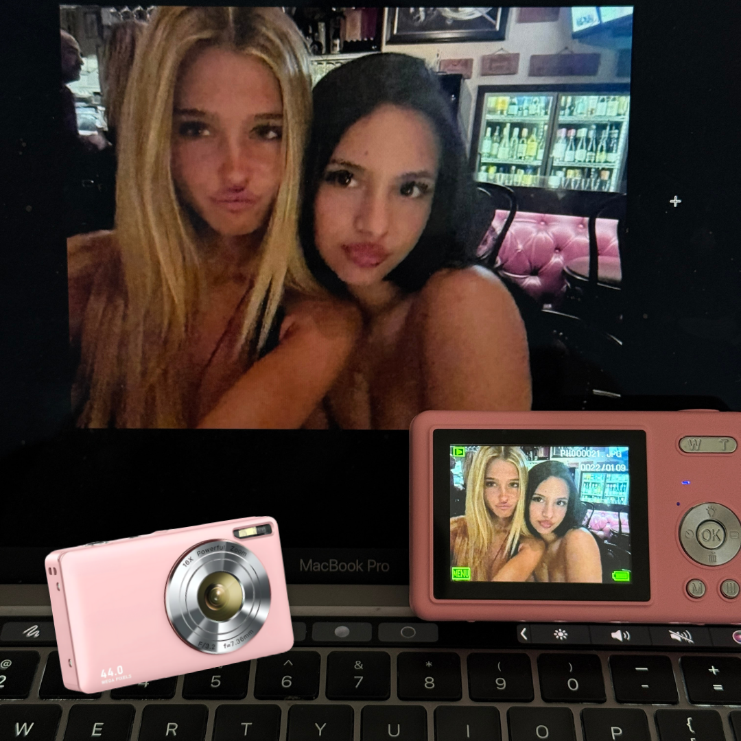 digitalni retro fotoaparat iz 2000ih + poklon za pravljenje retro fotki