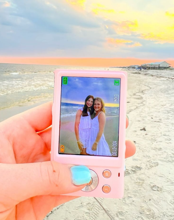 digitalni retro fotoaparat iz 2000ih + poklon za pravljenje retro fotki