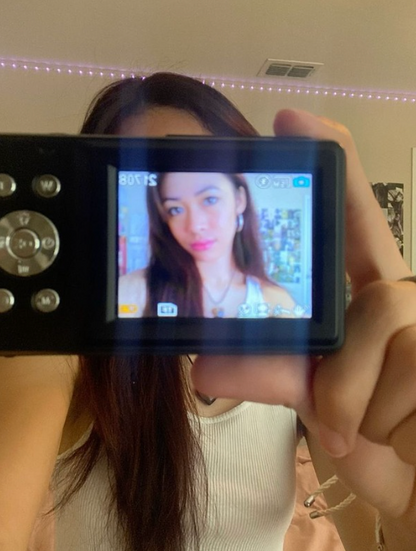 digitalni retro fotoaparat iz 2000ih + poklon za pravljenje retro fotki