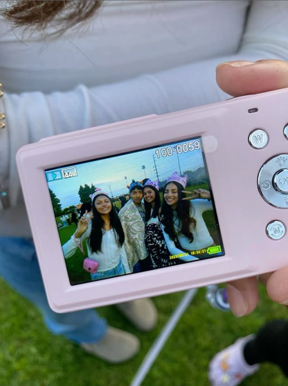 digitalni retro fotoaparat iz 2000ih + poklon za pravljenje retro fotki
