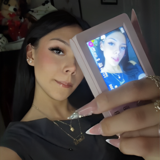digitalni retro fotoaparat iz 2000ih + poklon za pravljenje retro fotki